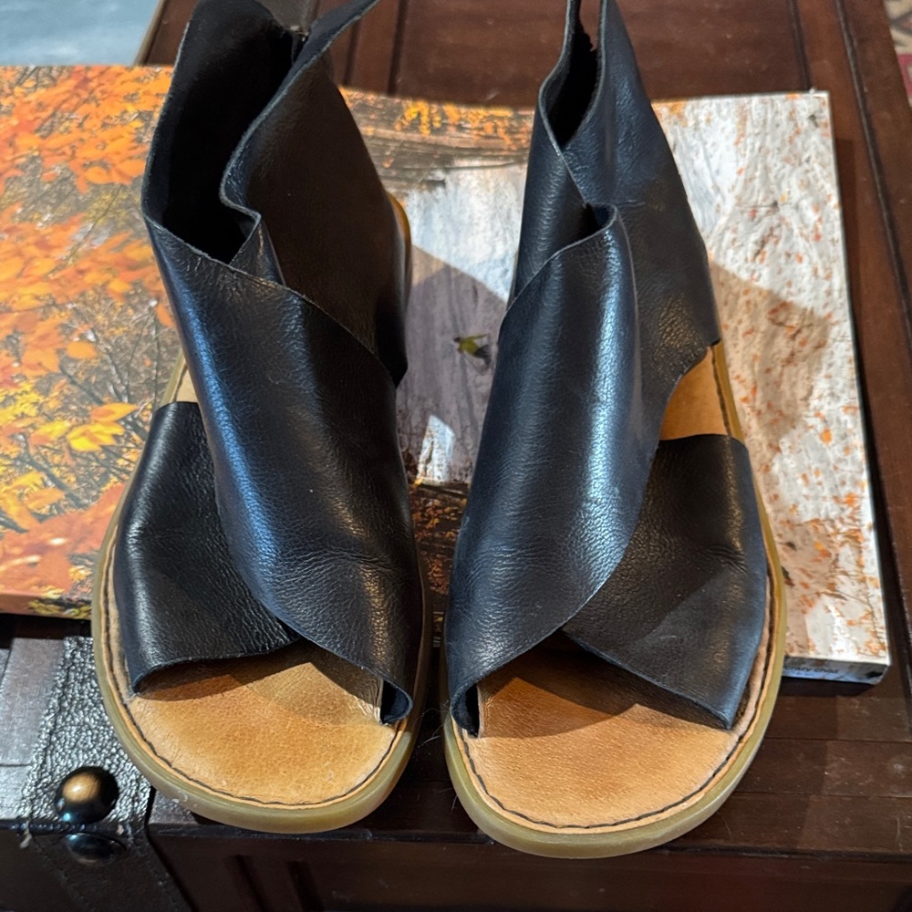Born  Iwa Black Leather Women's Sandals